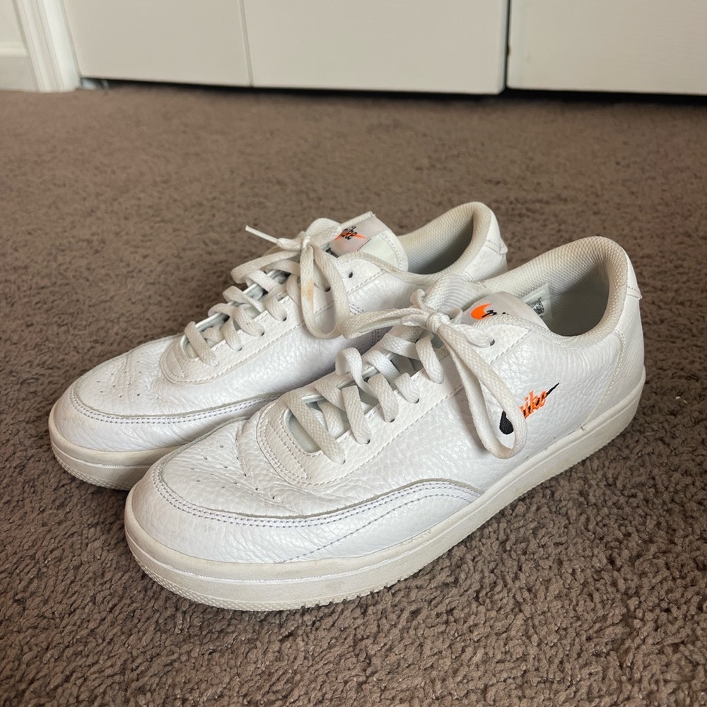 Nike Women’s white sneakers size 8.5